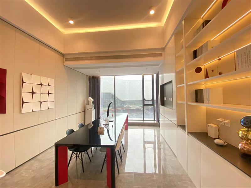 成都东站65万买现房水电气三通4.9米LOFT跃层复式公寓，带生活阳台